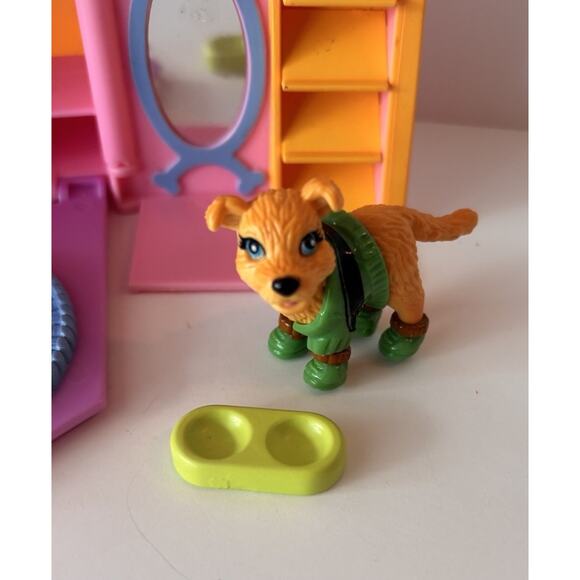 Polly Pocket Pets Animals 2 Dogs with Sweaters, Booties and Dishes 2002 - Picture 2 of 3